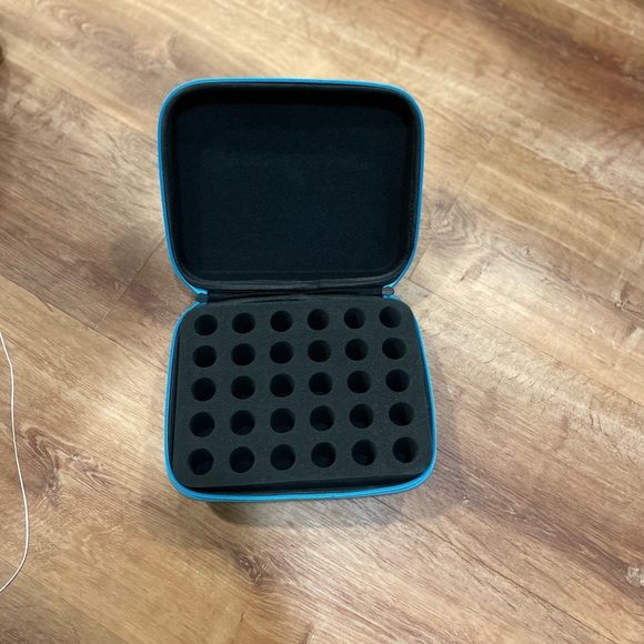 Young Living Black Essential Oil Case with Blue Zipper - Picture 2 of 7